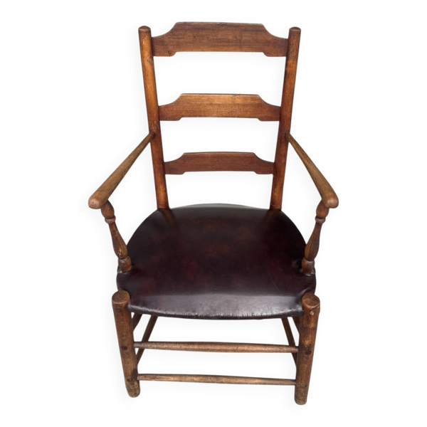 Fauteuil rustique ancien en noyer et cuir, 18e siècle