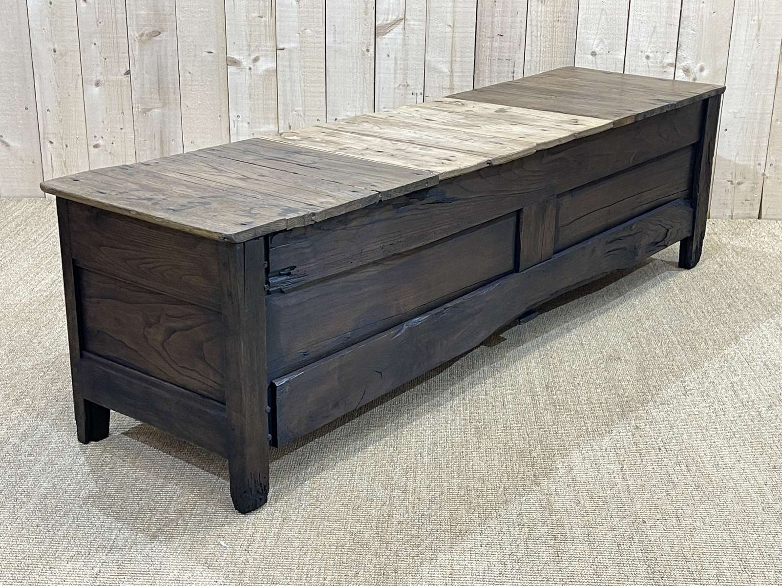 Banc coffre breton XIXème en orme et châtaignier
