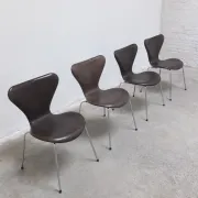 Set of 4 'Series 7' chairs in leather by Arne Jacobsen for Fritz Hansen, 1955