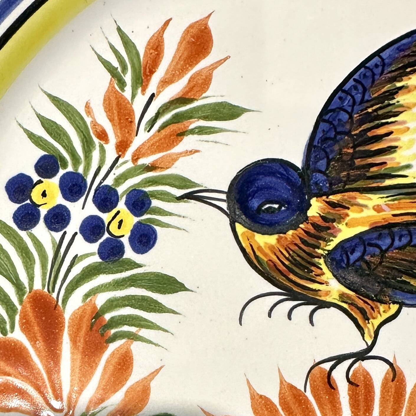 Assiette Faïence Bretonne Henriot Quimper – Décor Oiseau Multicolore