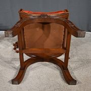 Chaise Curule en Noyer massif, goût Renaissance – Fin XIXe
