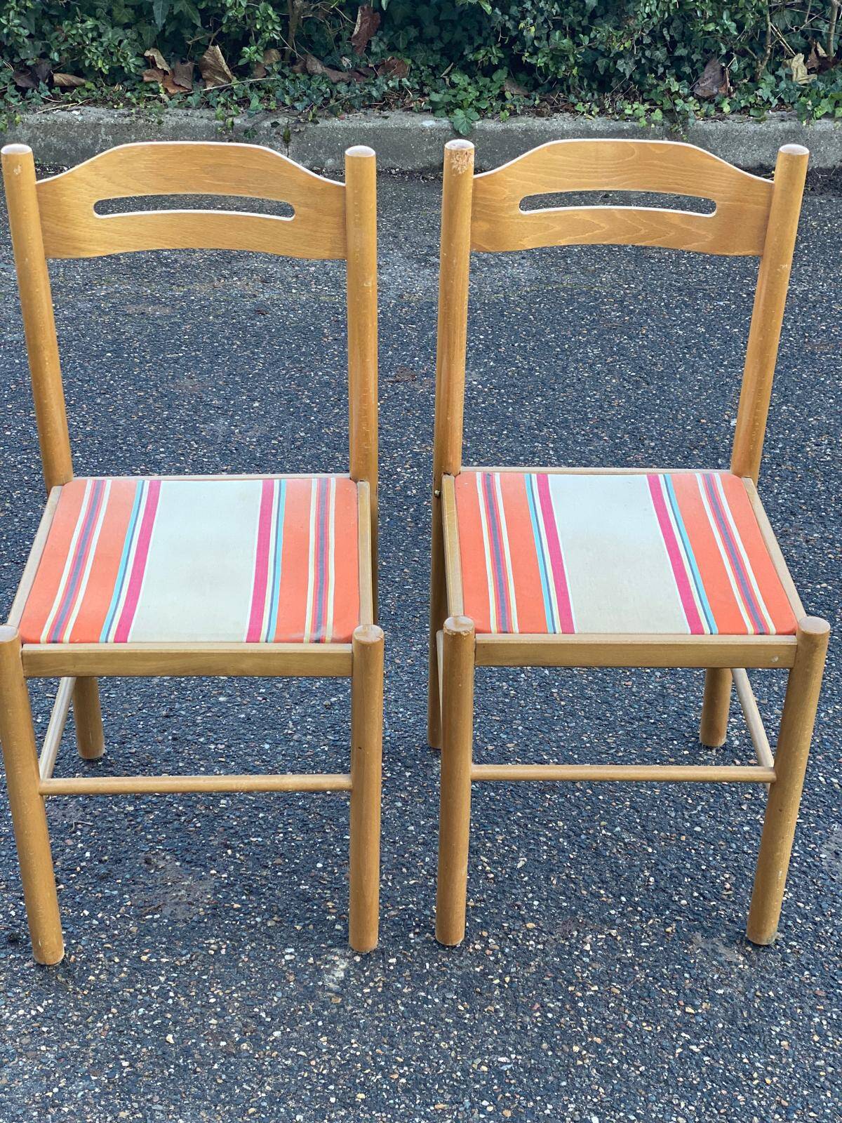 4 solid wood chairs with straw and fabric