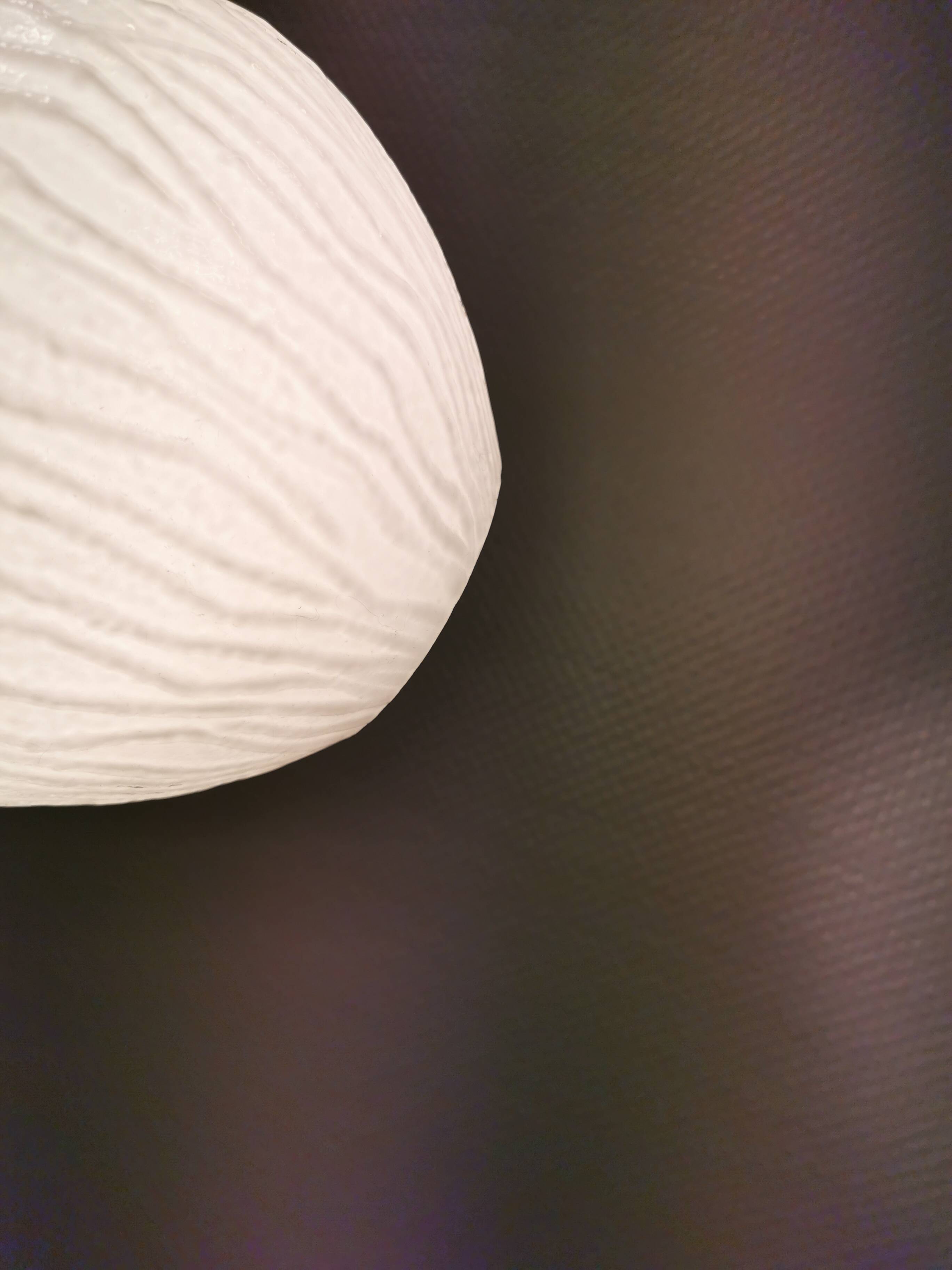Suspension danoise en verre blanc laiteux ,années 1960.