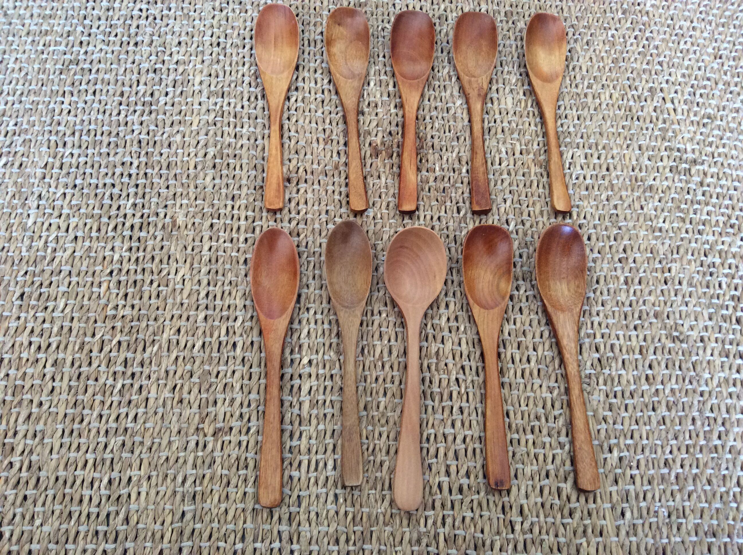 10 wooden spoons