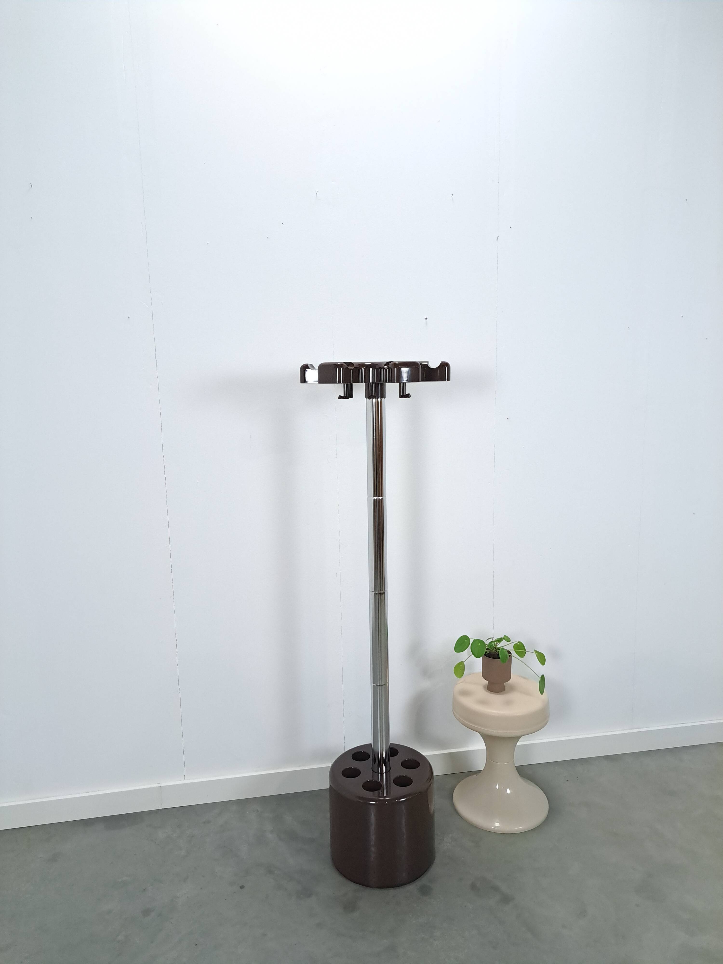 Bruine Velca Legnano kapstok, model VIP met chroom en kunststof