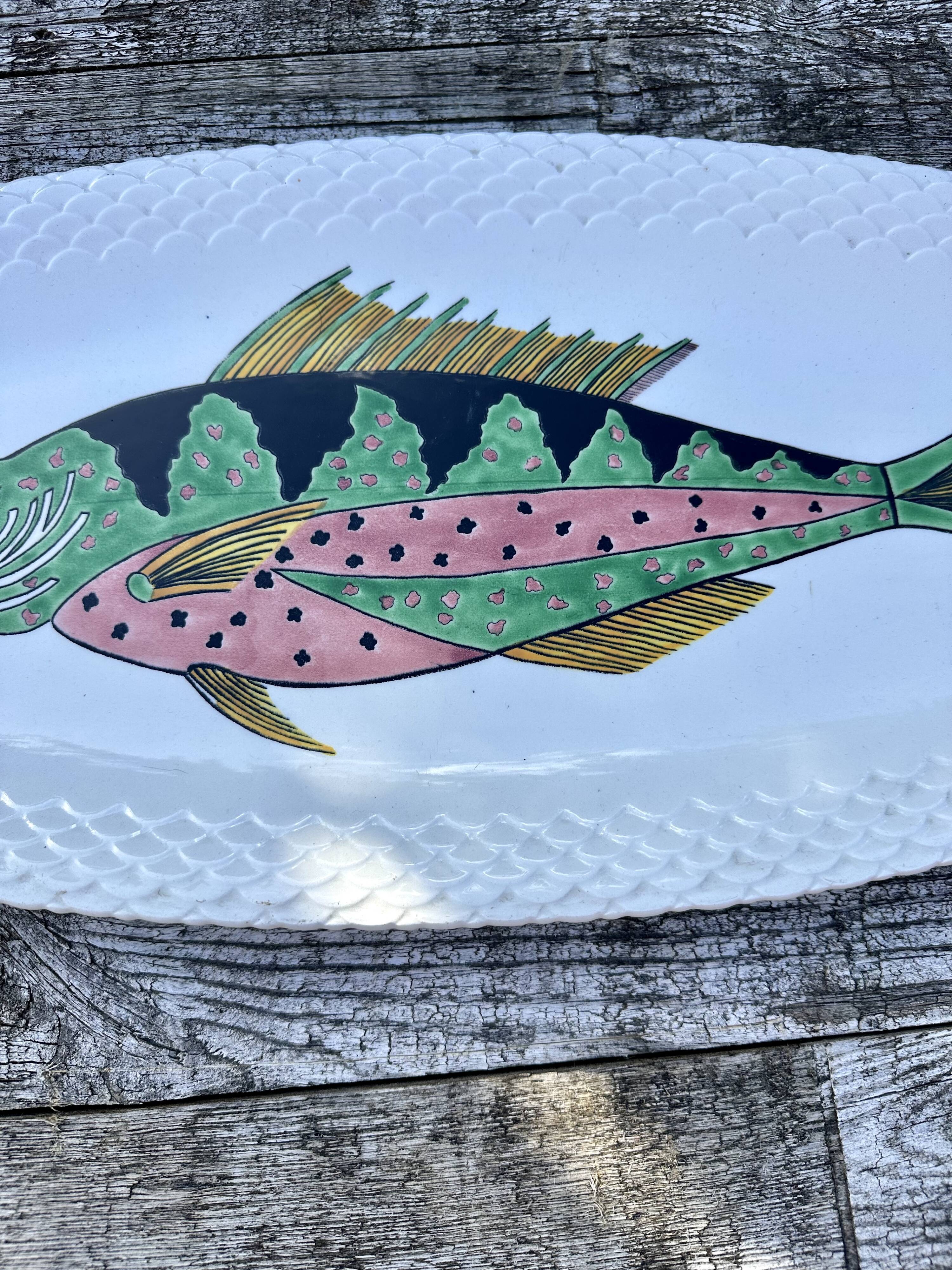 Gien dish with fish decoration model Baie d'Along 50s