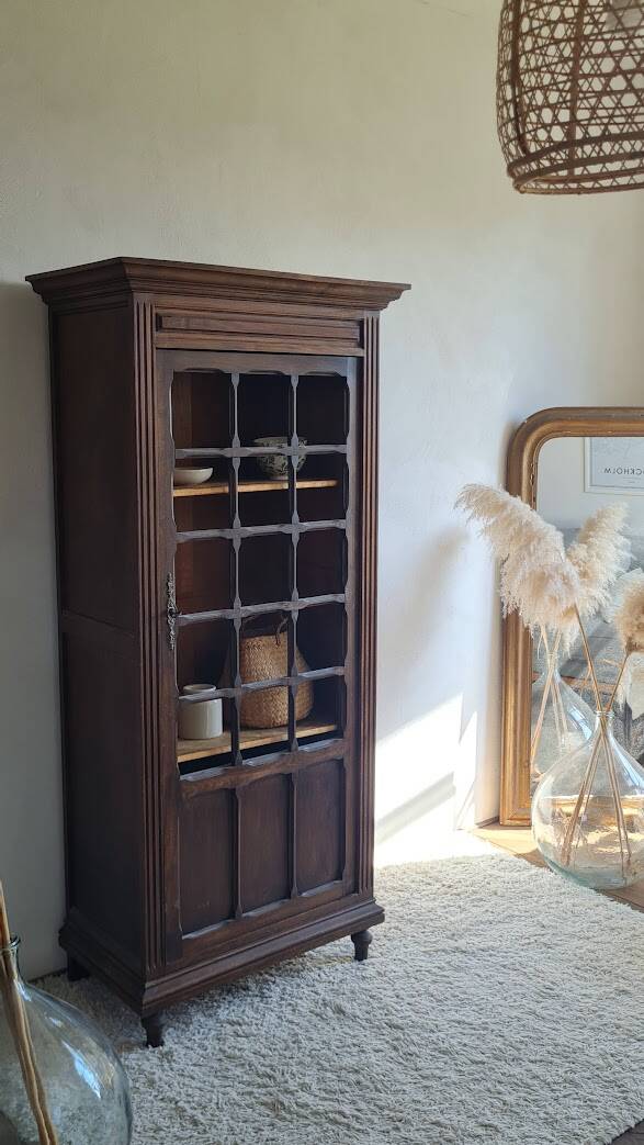 Parisian wardrobe - showcase spirit