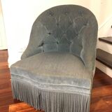 Fauteuil crapaud en velours bleu capitonné napoleon