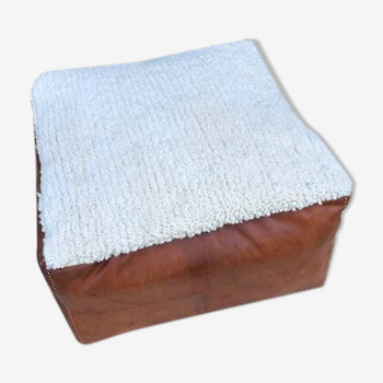 Havana square leather pouf and beni ouarain carpet