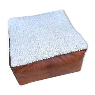 Havana square leather pouf and beni ouarain carpet