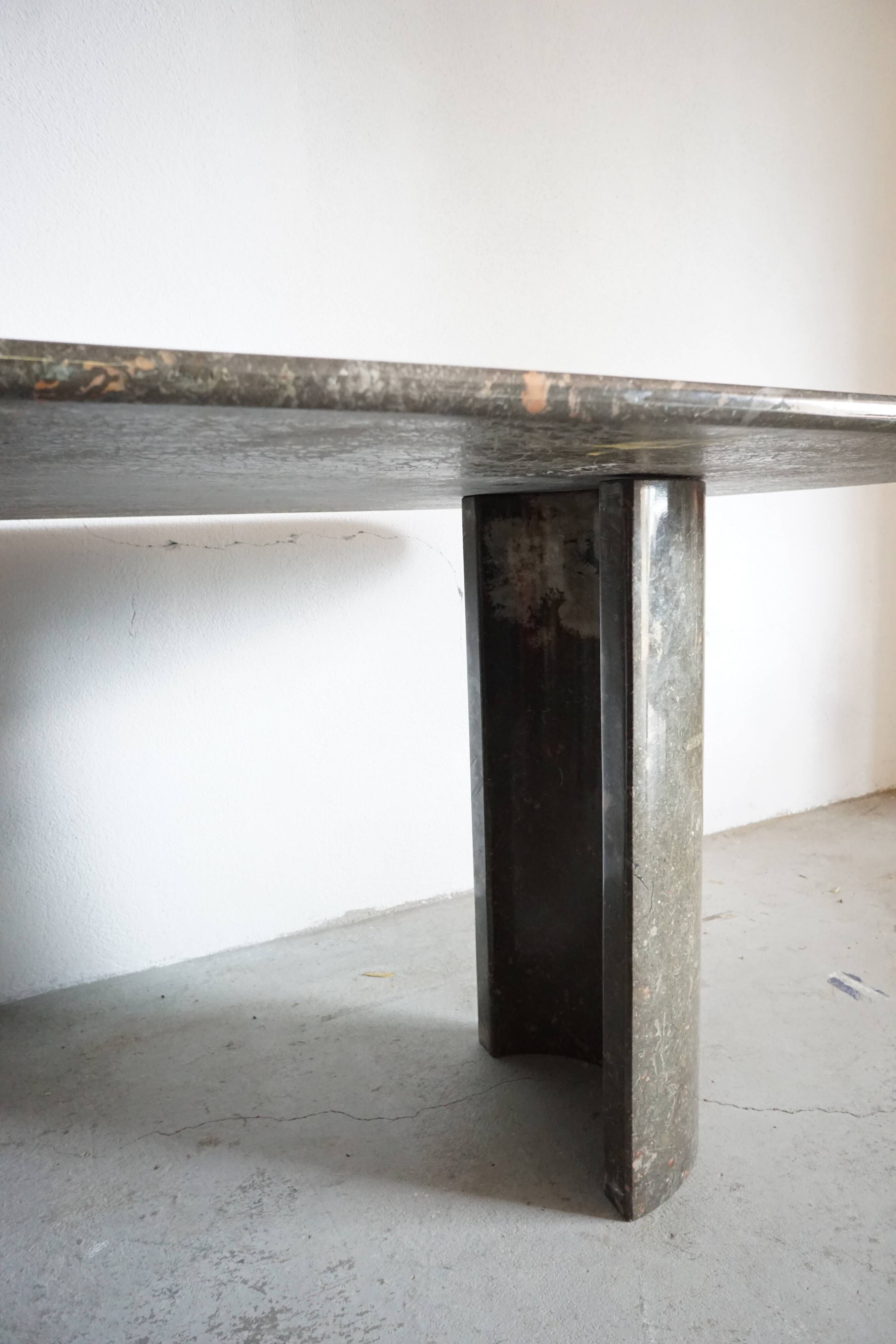 Table à manger en marbre