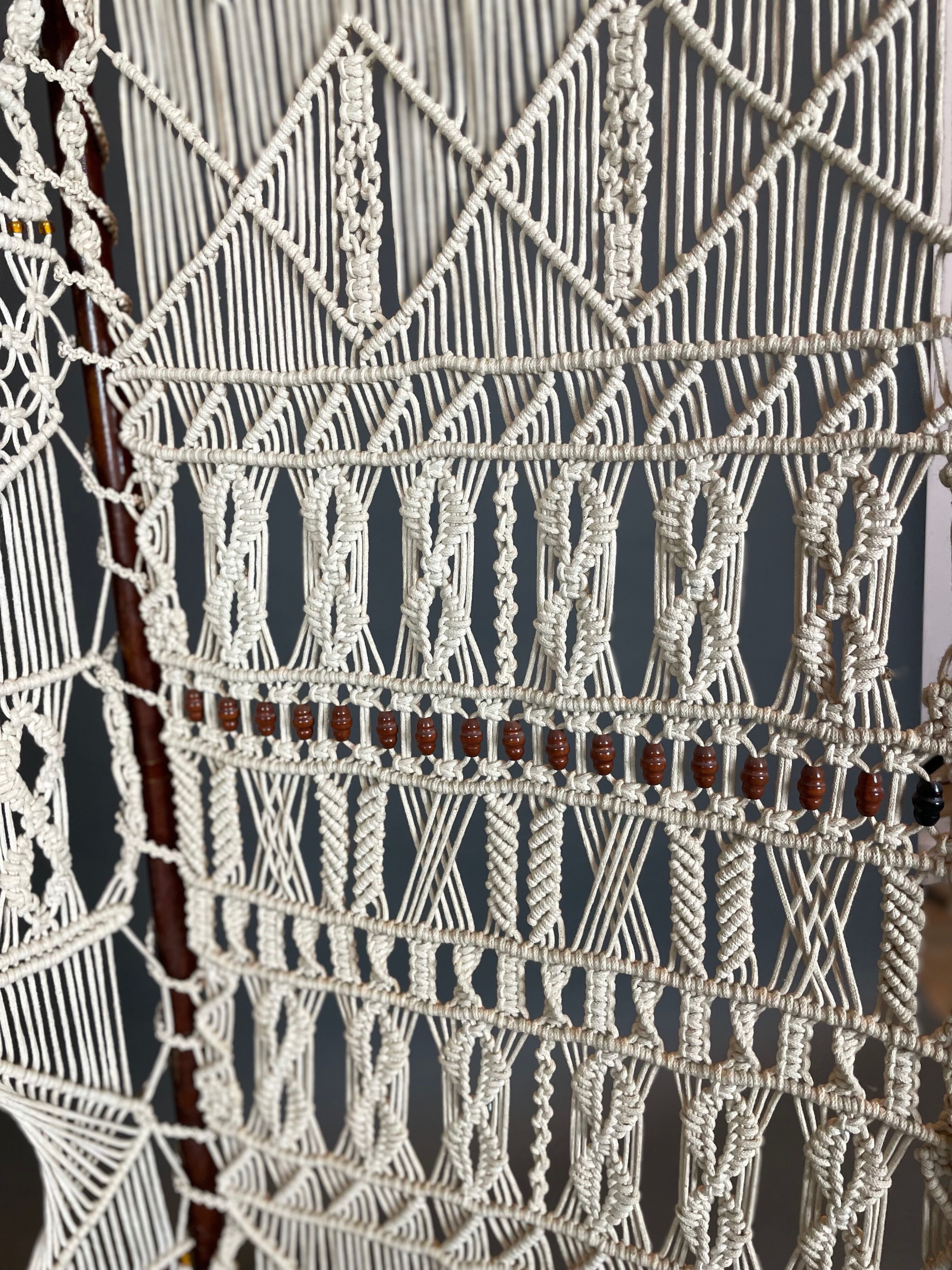 Paravent structure bois et macramé