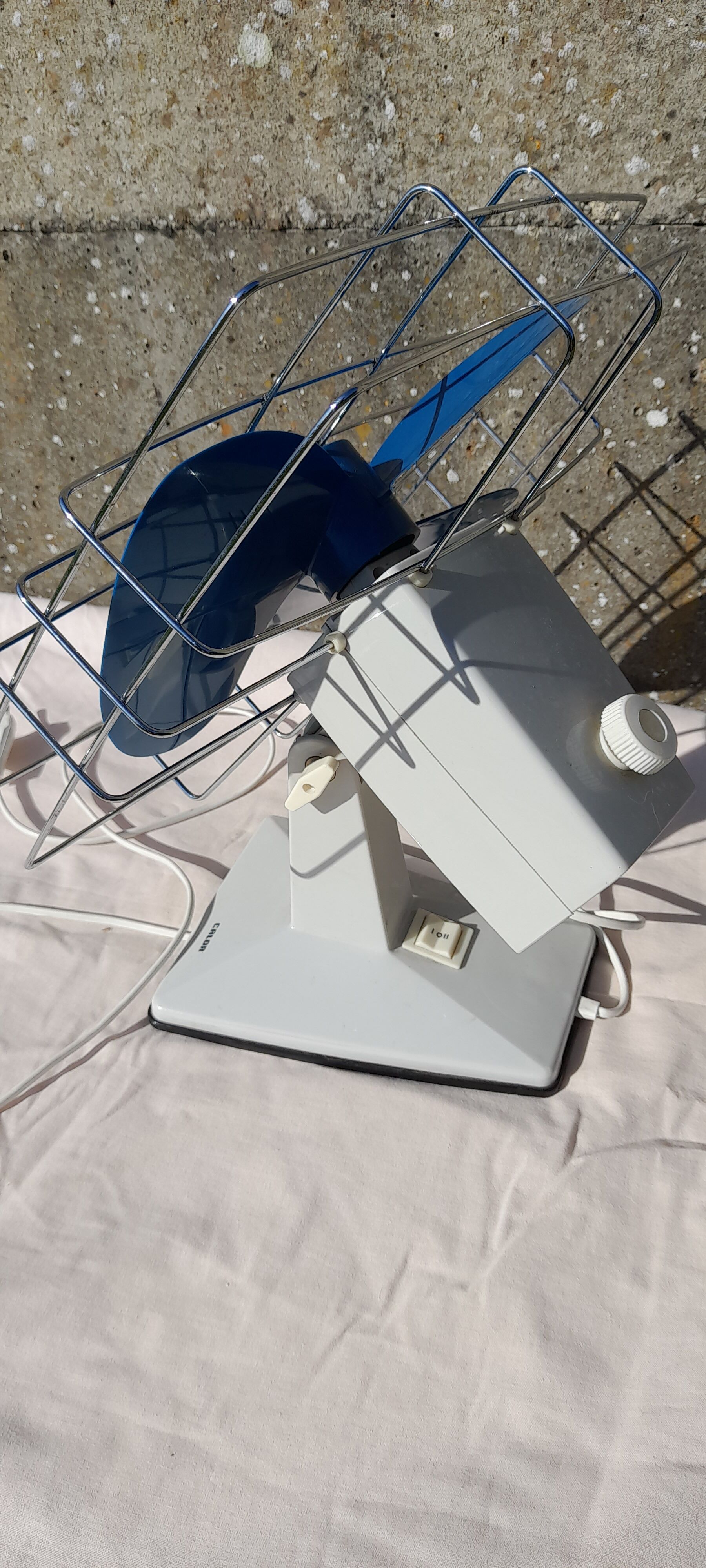 Calor blue and white fan 70s