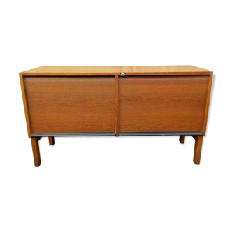 Cabinet row to curtain
