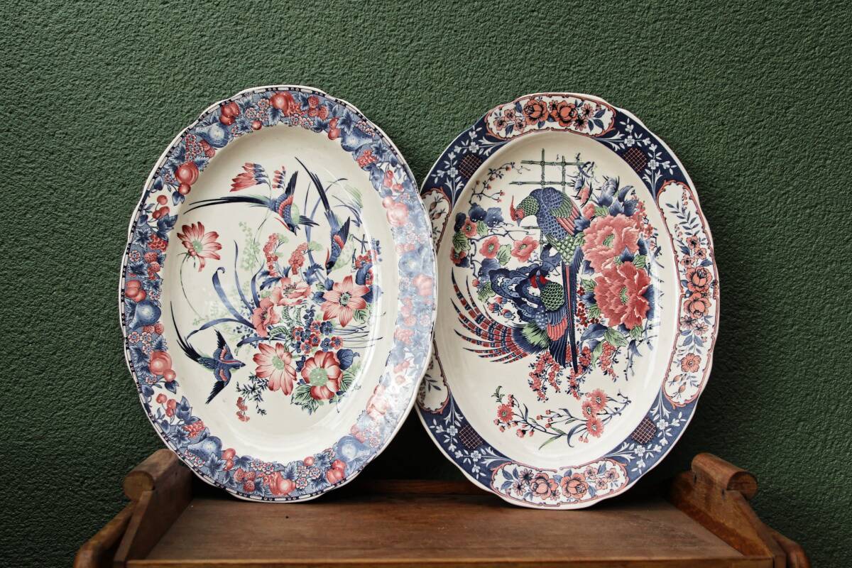 Pair of Japanese ceramic dishes