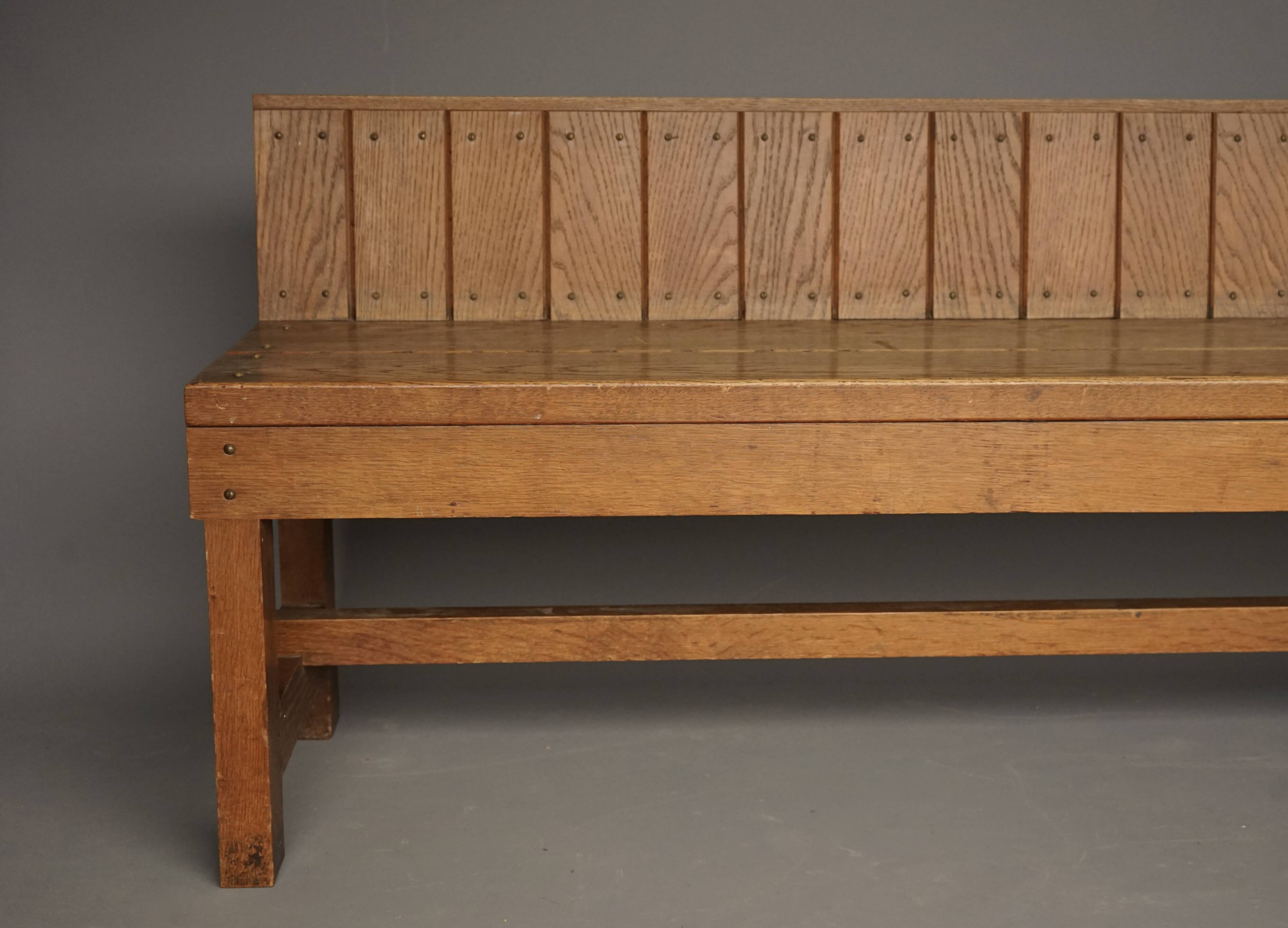 Dutch Traditionalist oak bench, Delft School. 1920s