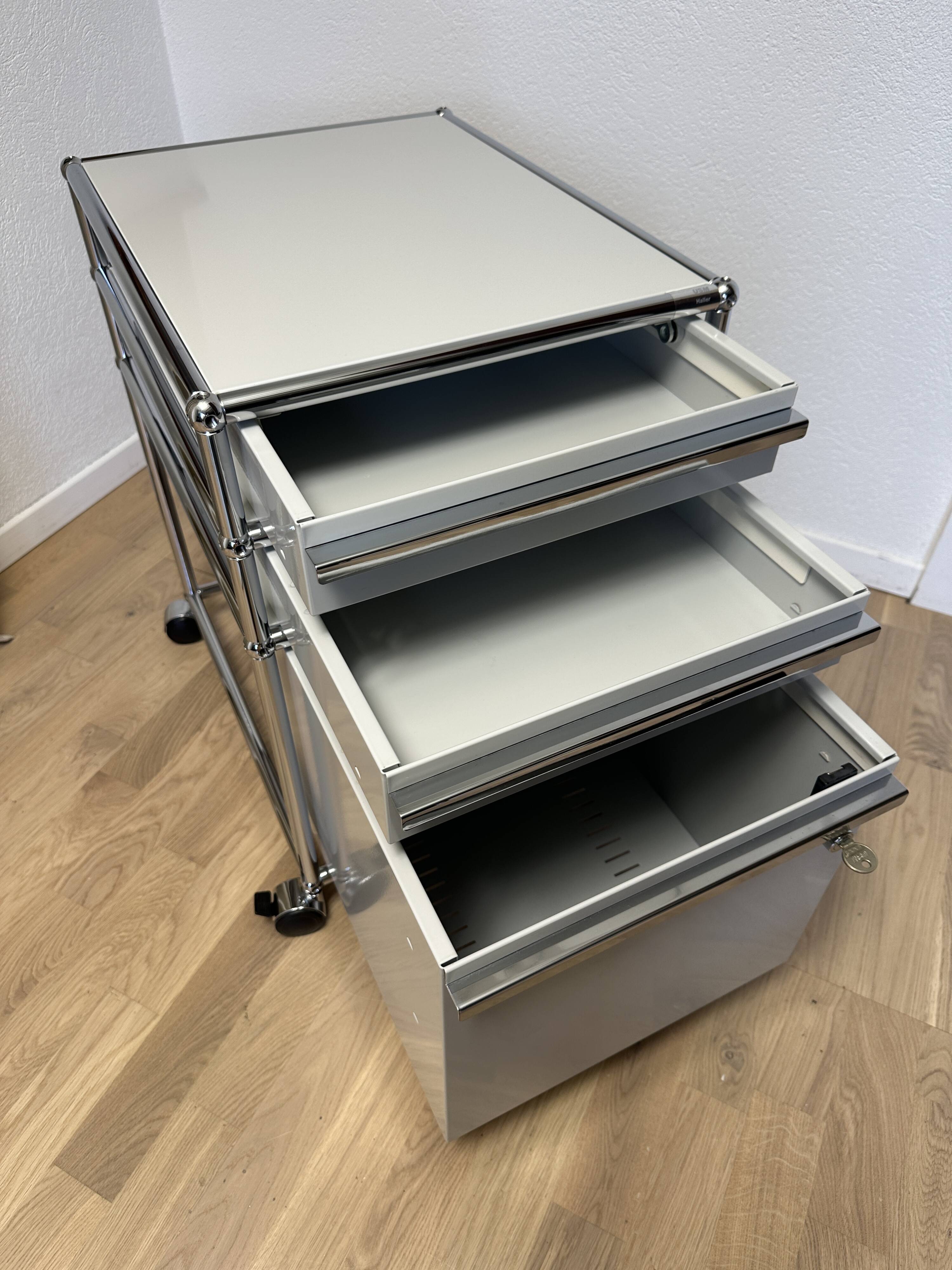 Caisson sur roulettes USM Haller gris clair