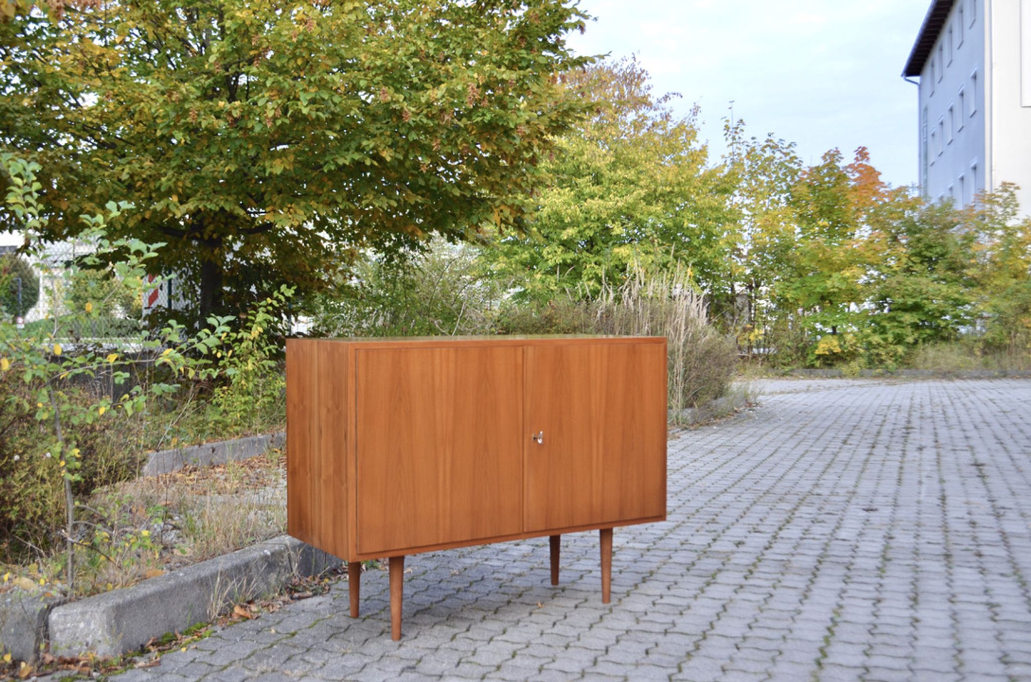Buffet armoire en noyer