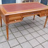 Napoleon III desk in Louis XVI style made of walnut from the late 19th century.