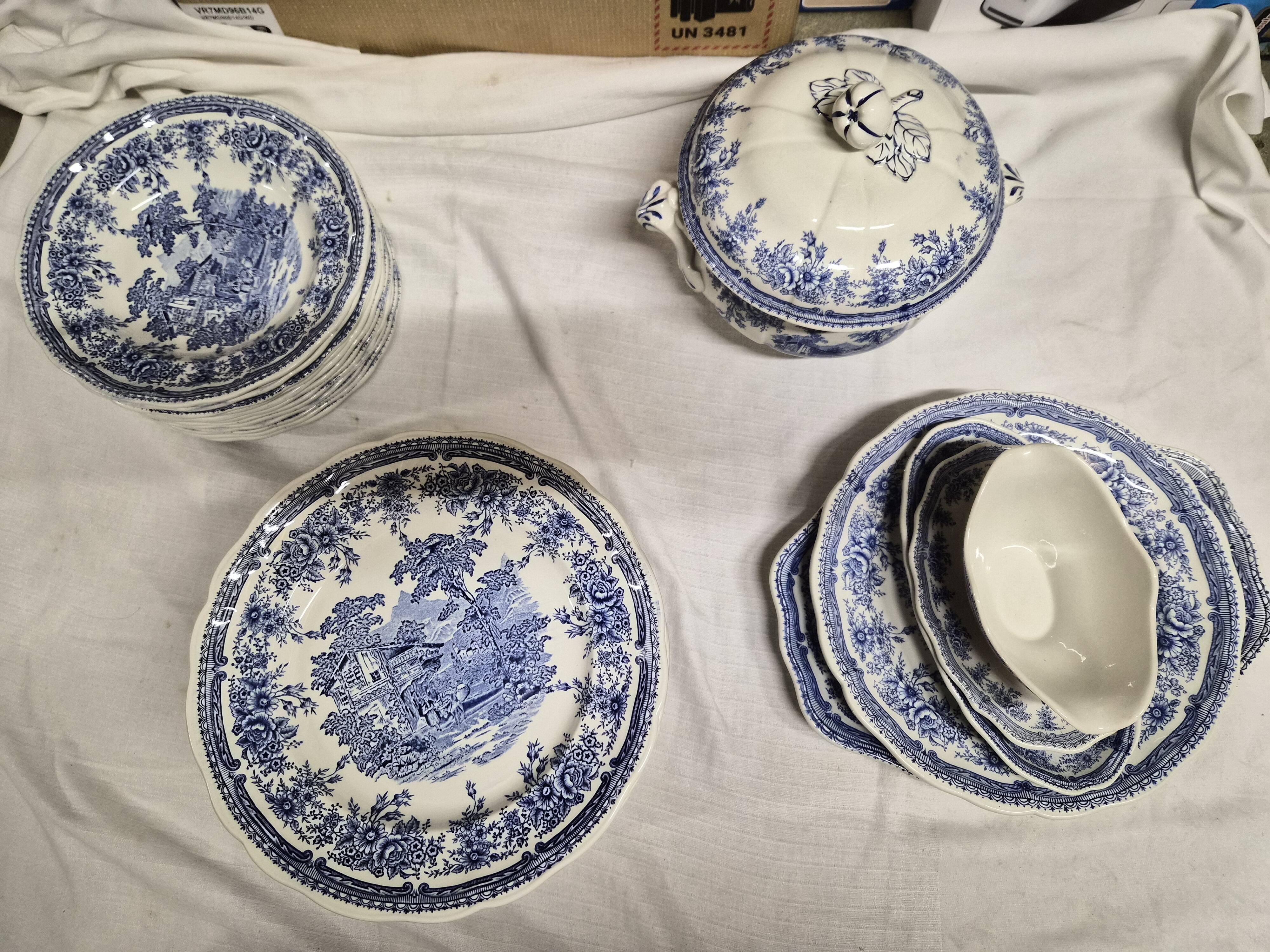 Complete table service The Cottage Lunéville 41 pieces blue decoration