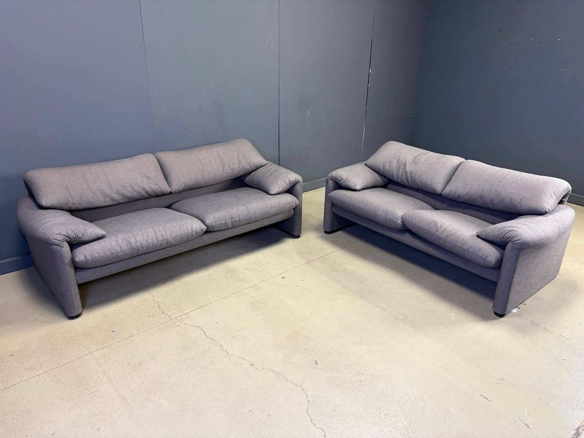 Paire de canapés Maralunga par Vico Magistretti pour Cassina, années 1990.