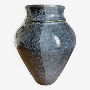 Vase bleu en céramique épais