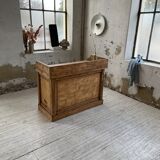 Trading counter central island pine