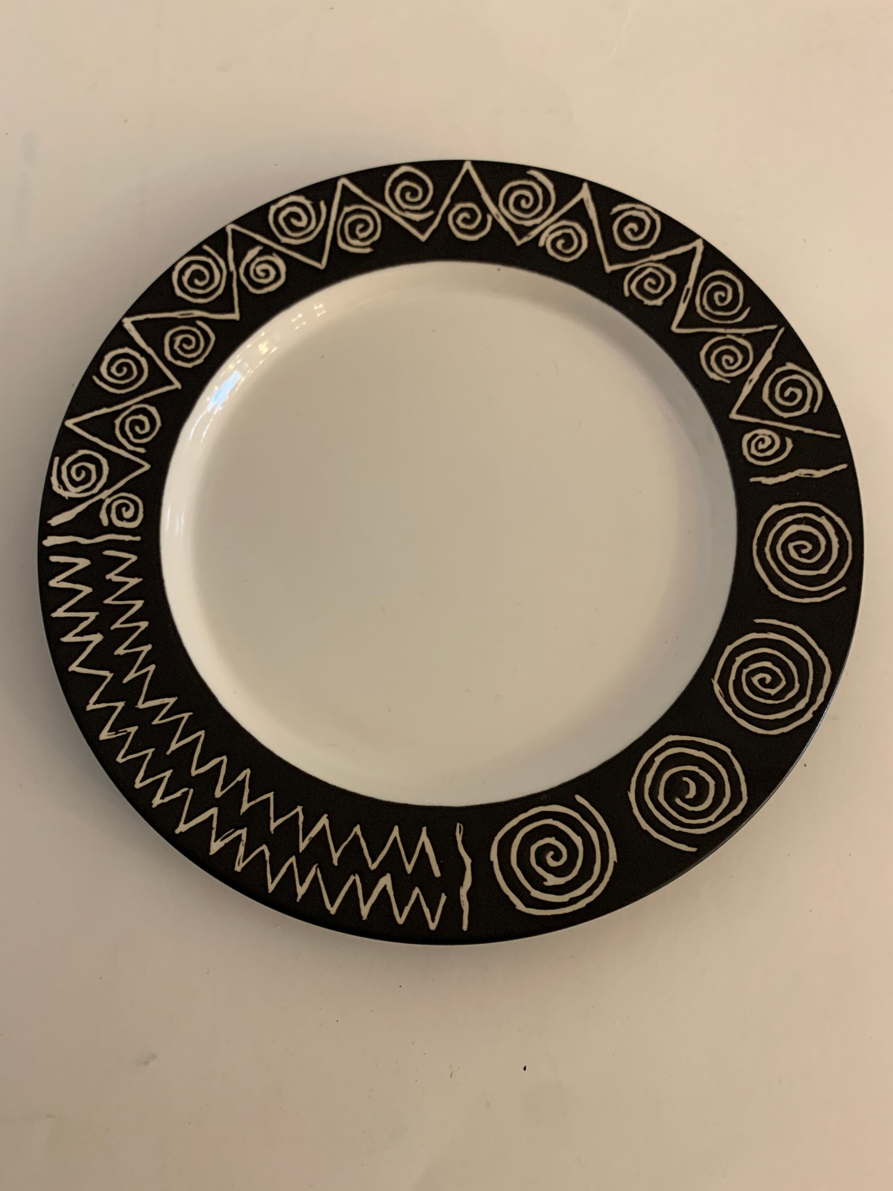 6 black and white dessert plates Scraffito, Habitat Japan, 1970