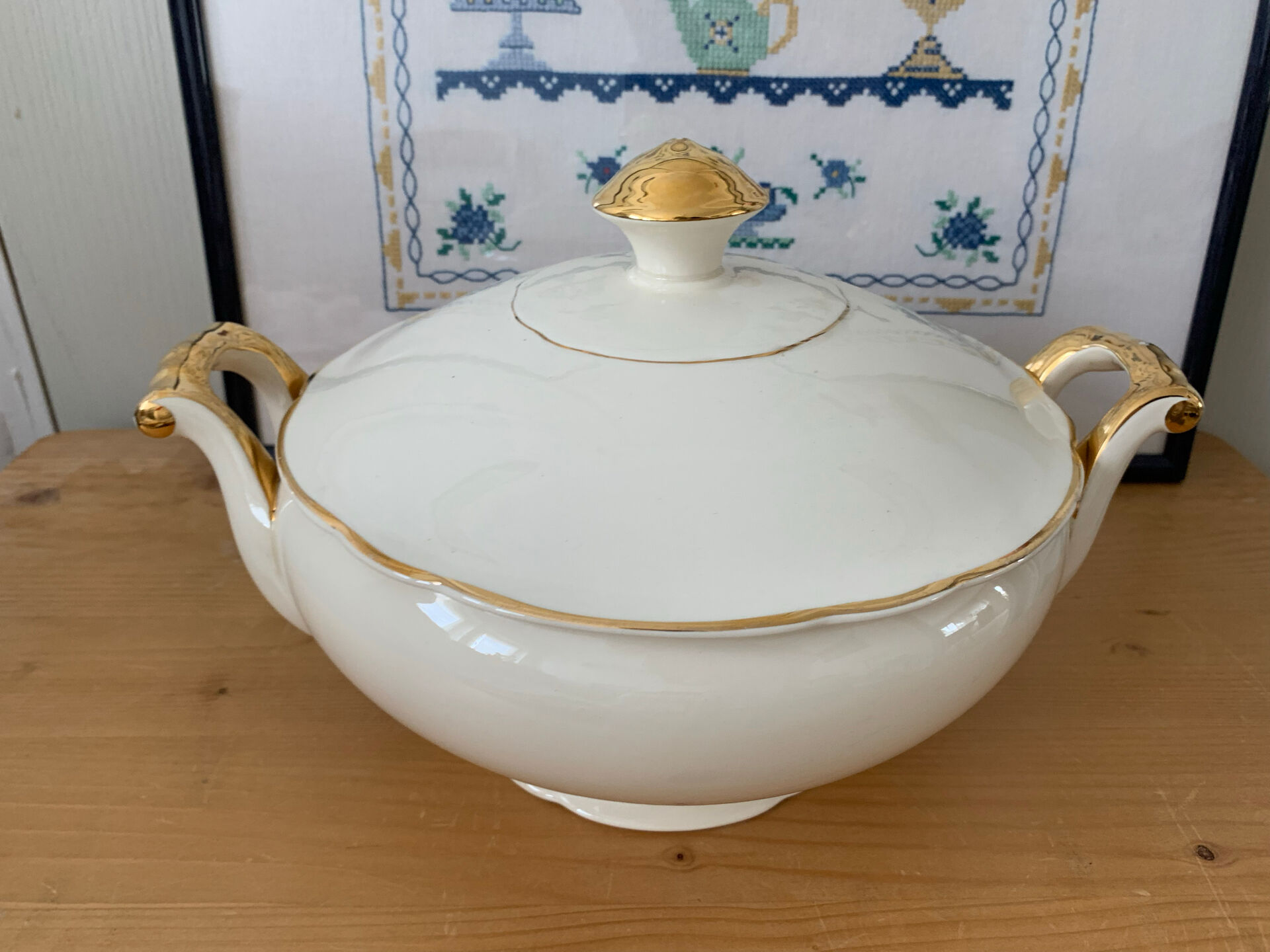 Antique soup tureen Villeroy & Boch
