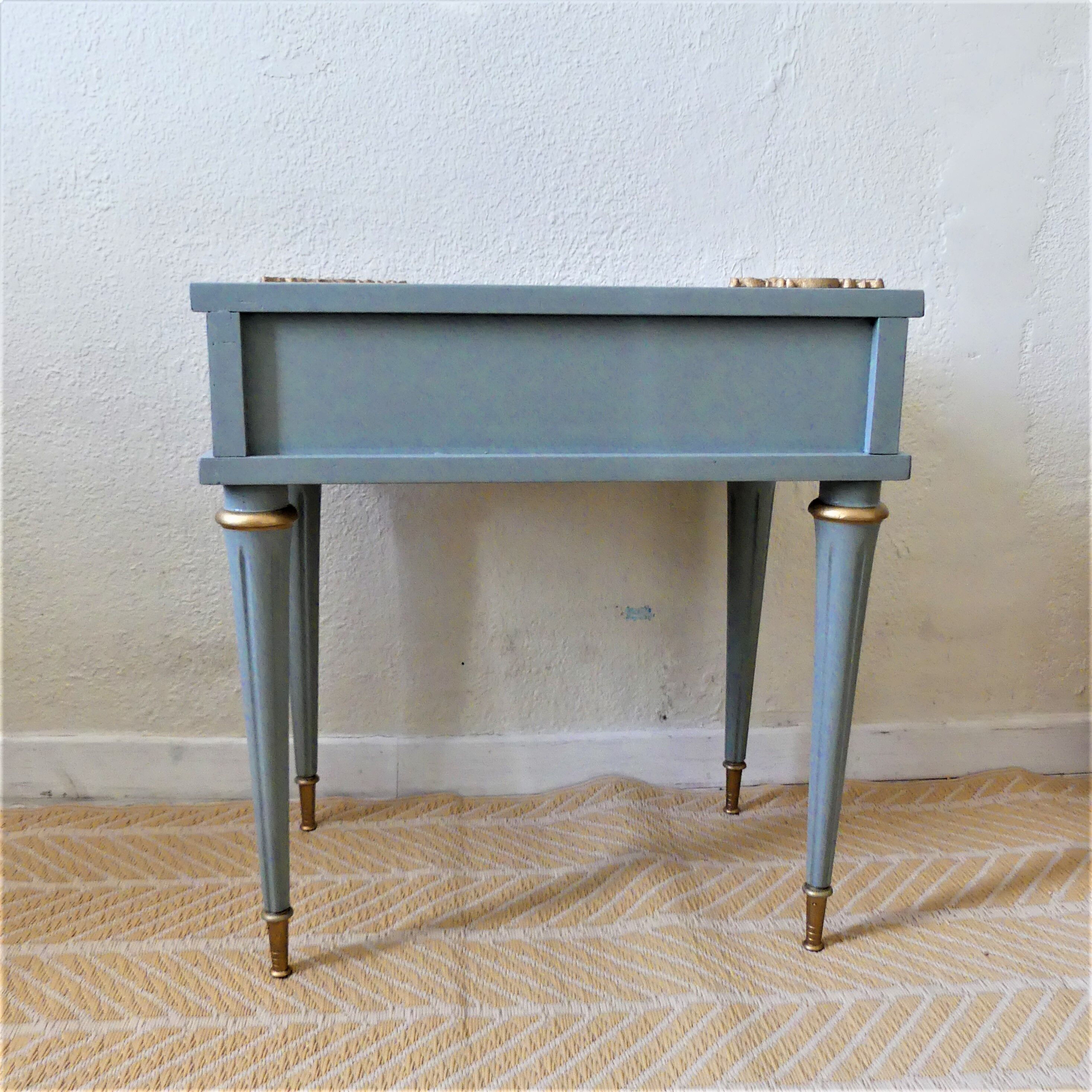 Bedside table with fluted spindle legs