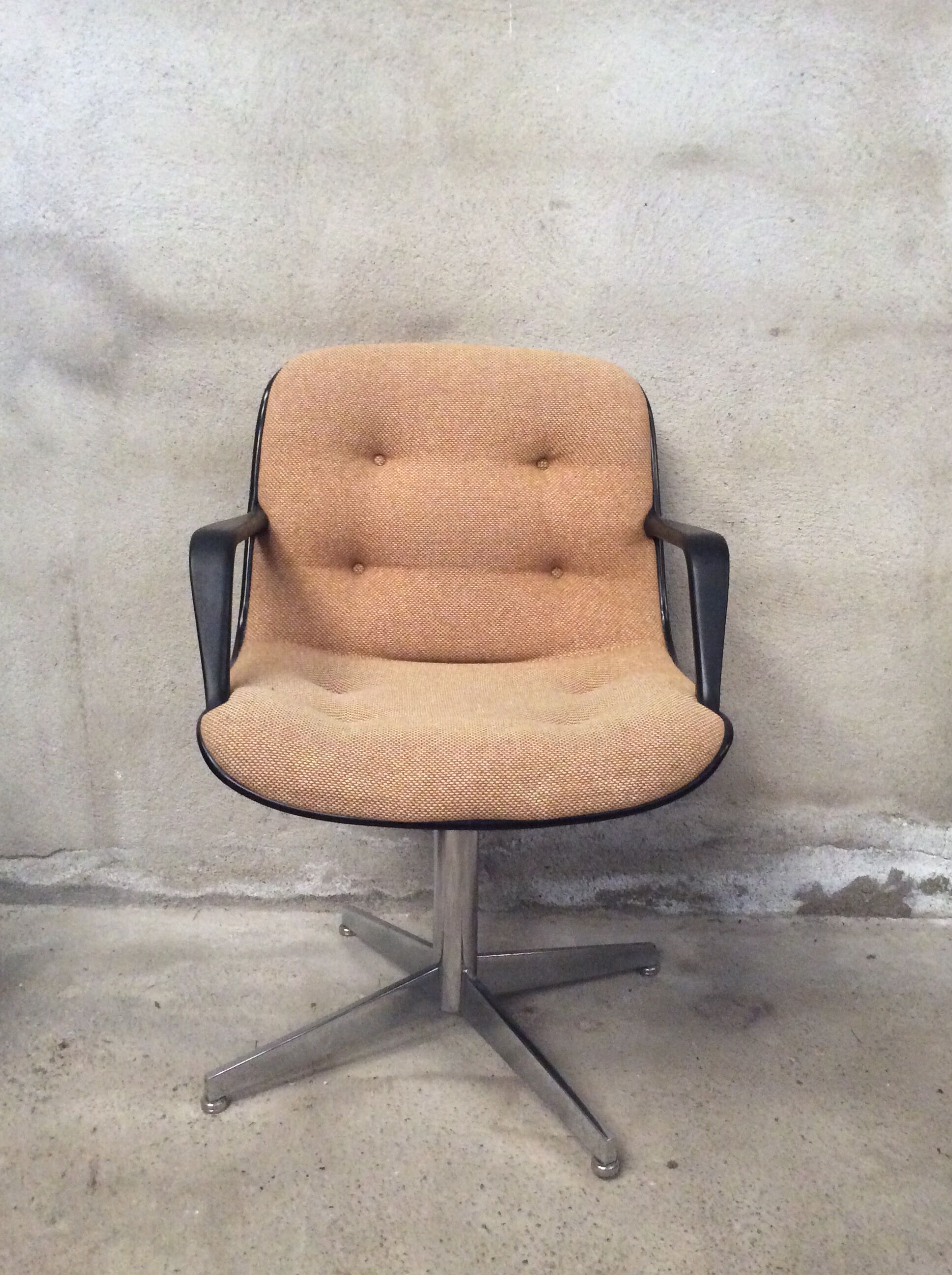 Randall Buck 1975 beige Steelcase design office chair