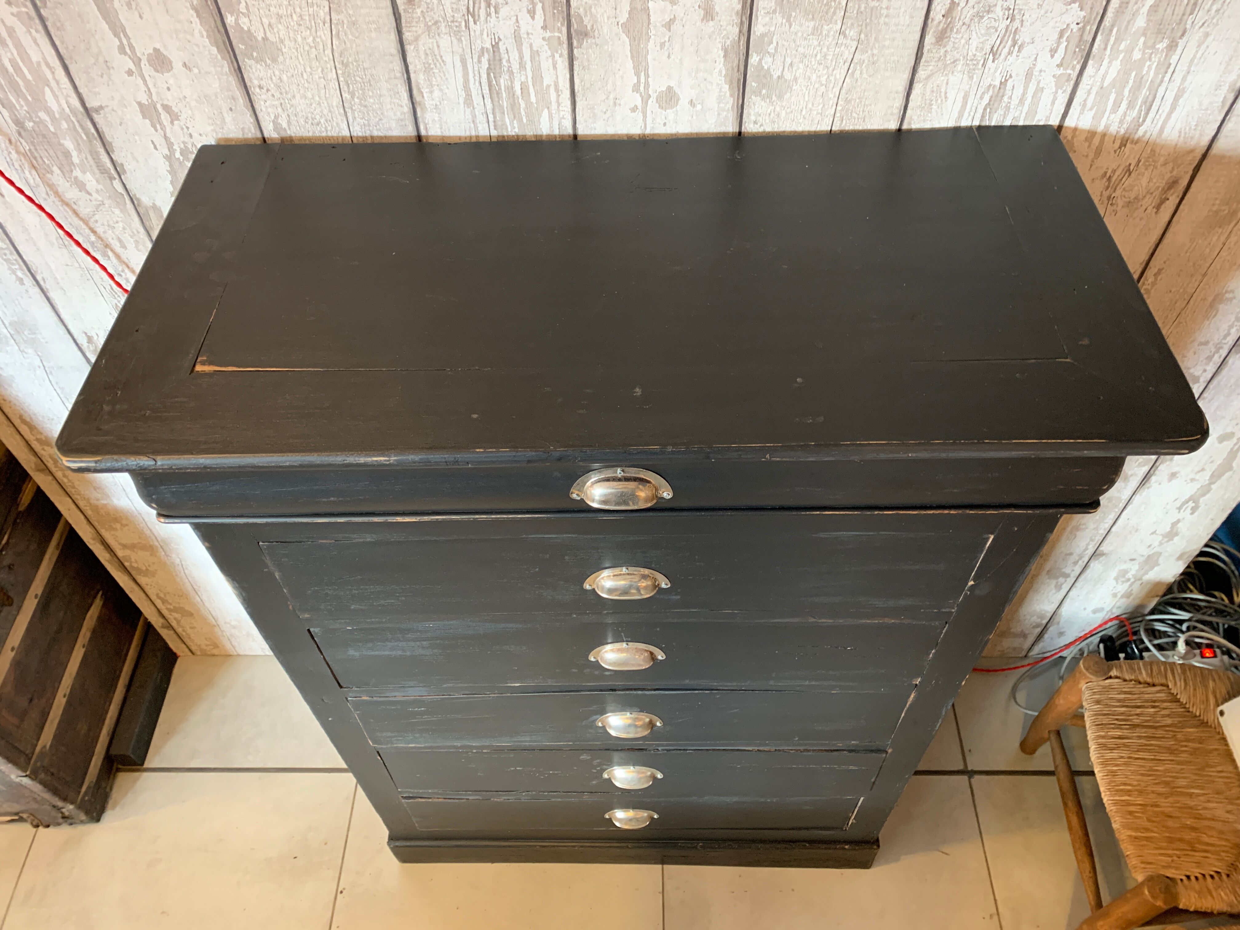 Dresser black patina