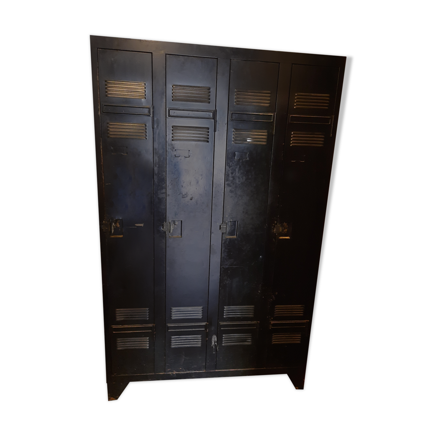 Vintage iron changing room 4 compartments