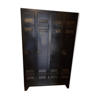 Vintage iron changing room 4 compartments
