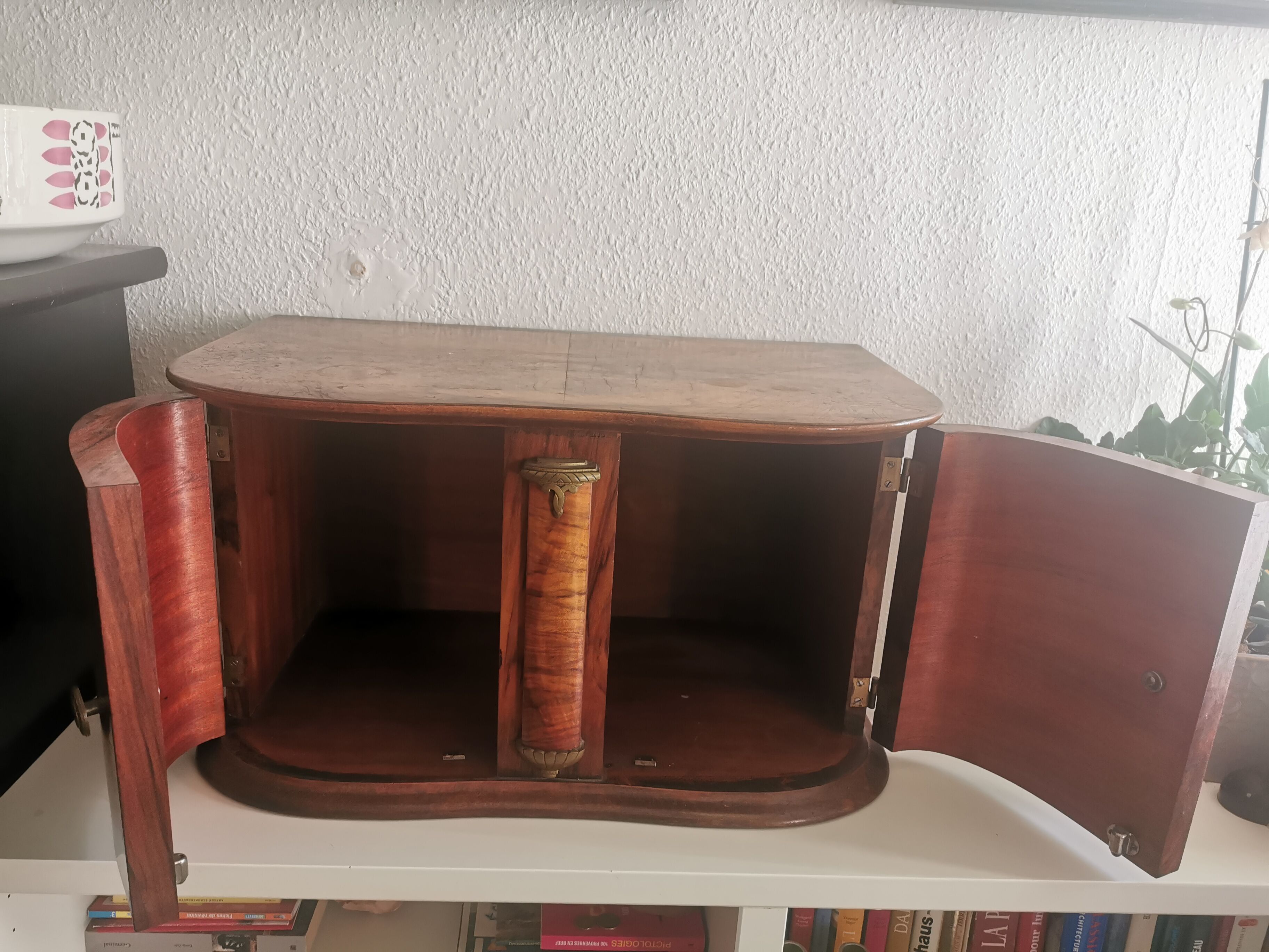 Bar furniture to pose art deco