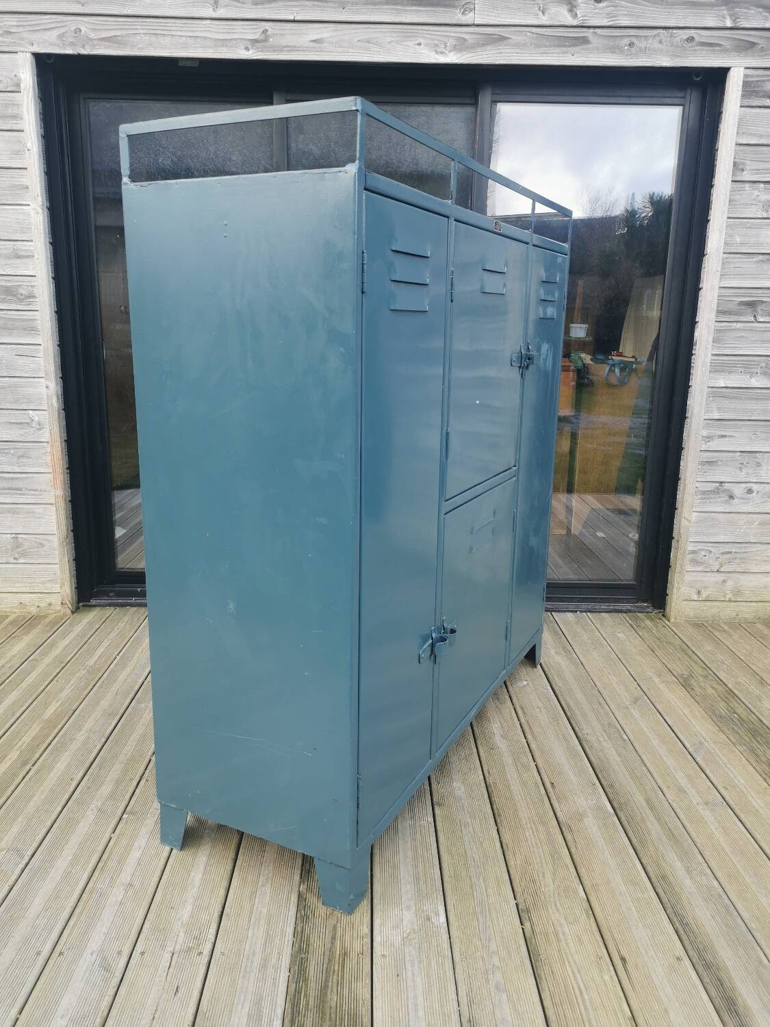 SOLFA metal locker room for mates