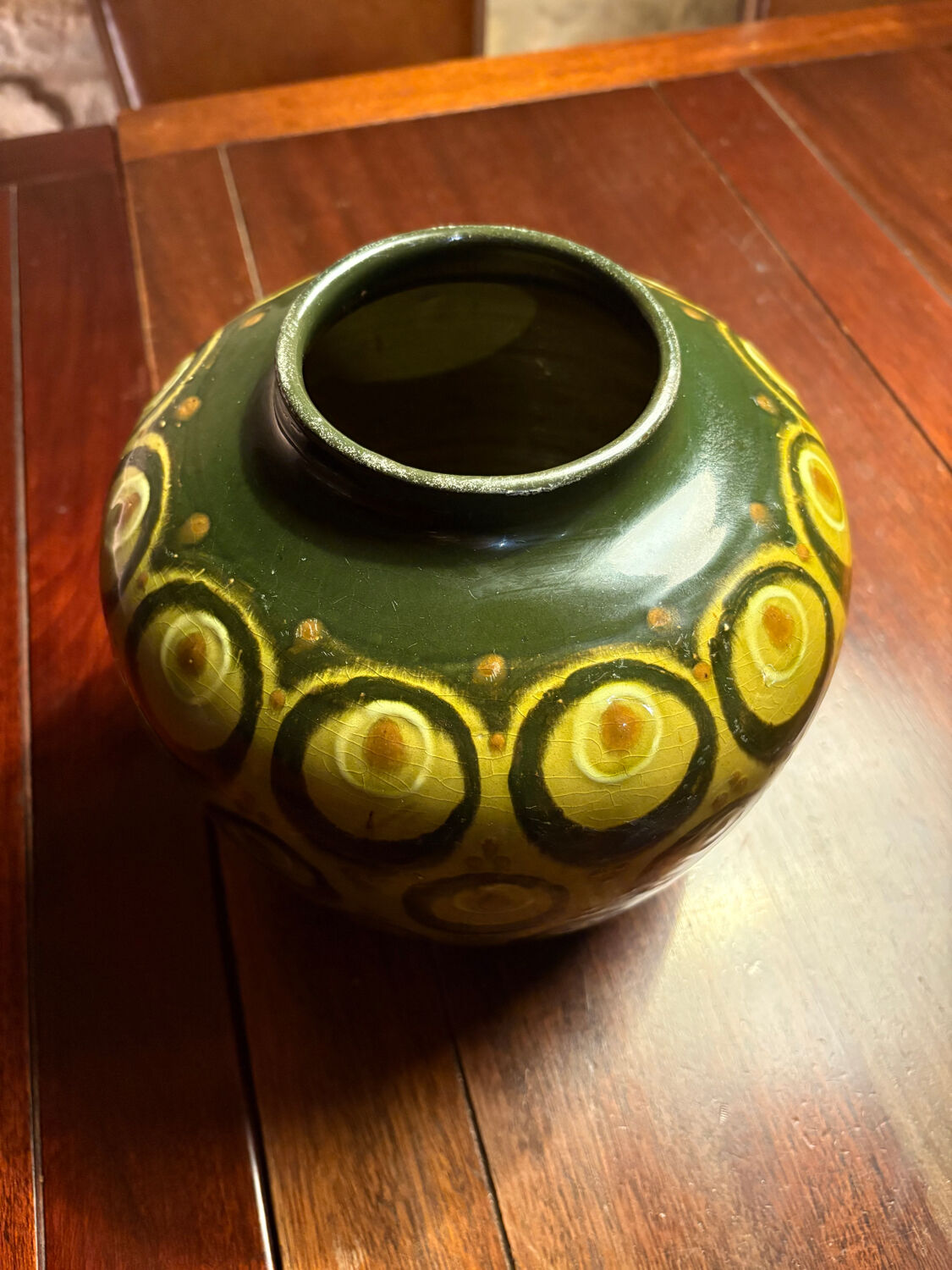 Elchinger round vase