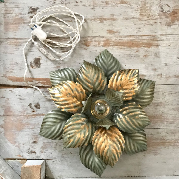 Green and gold flower wall lamp
