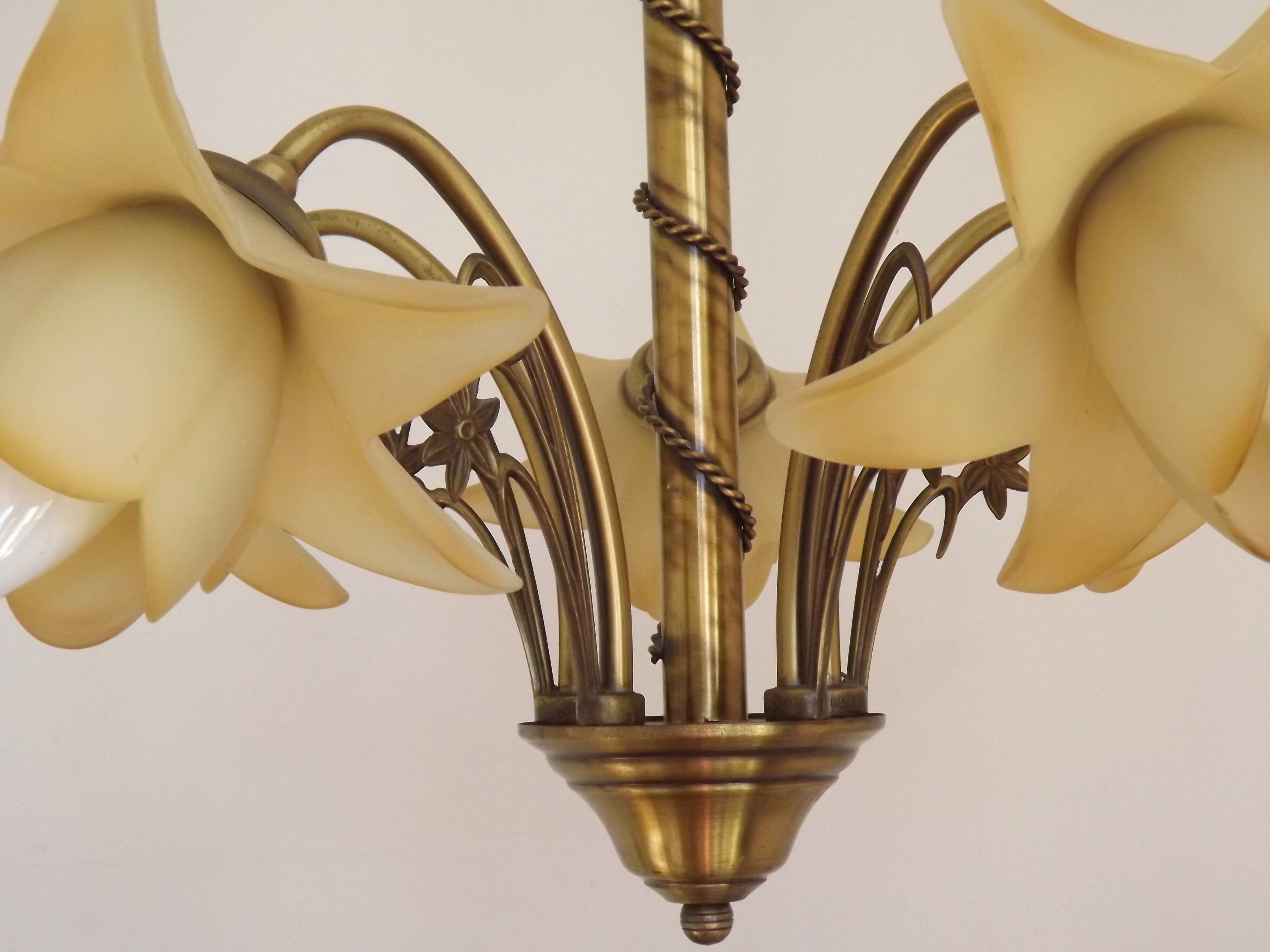 Vintage 5-light chandelier in metal with a bronze effect and flower-shaped lampshades, France.