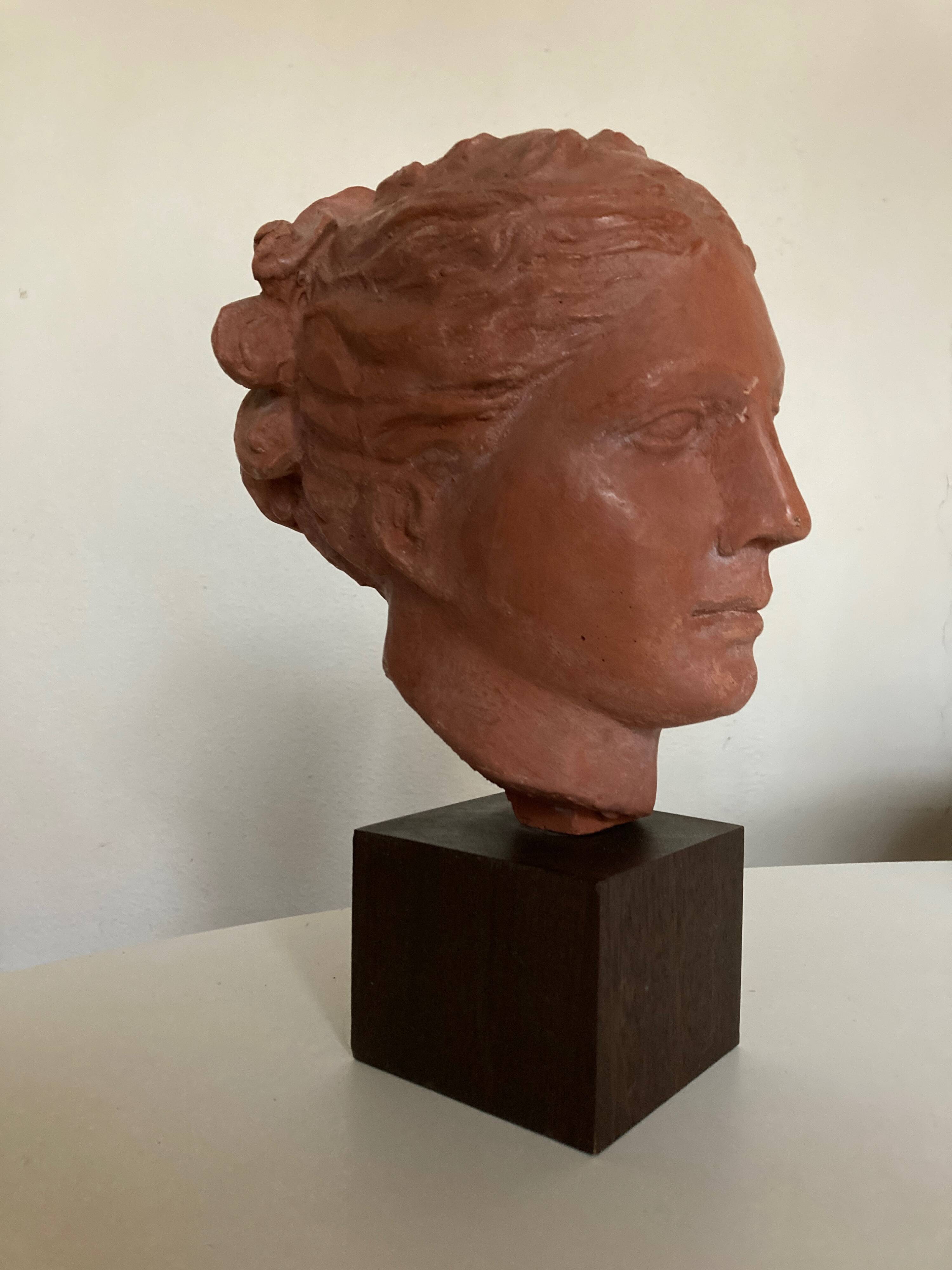 Tête d'Hygie épreuve d'atelier en terre cuite 1960