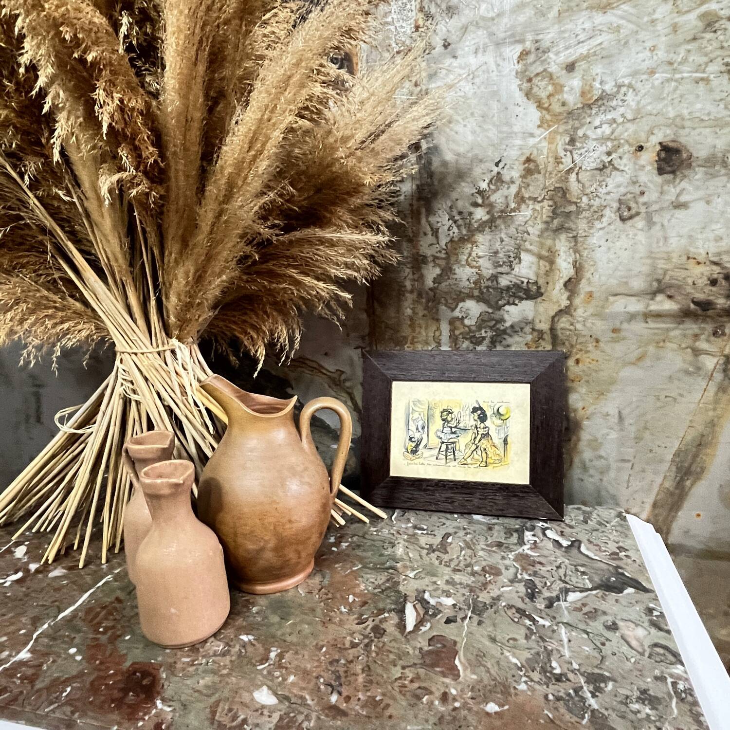 Mustache feet chest of drawers