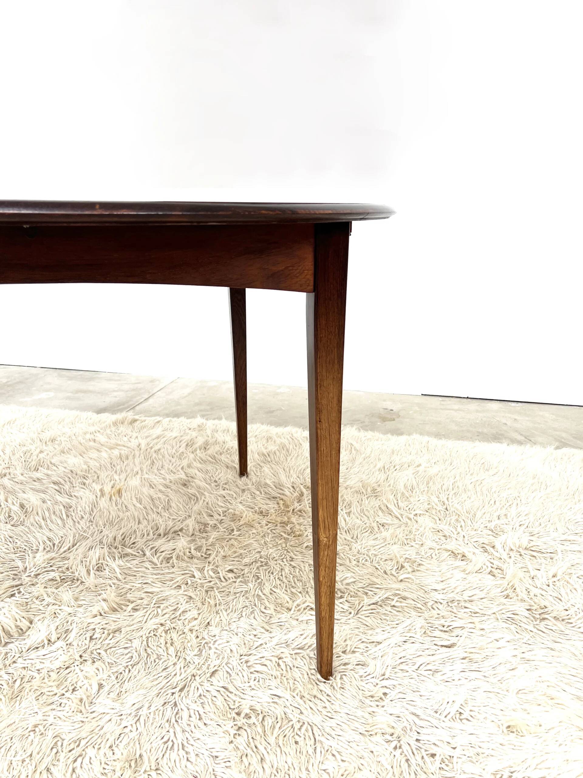 Danish round dining table in rosewood – 1950s design with butterfly extension.