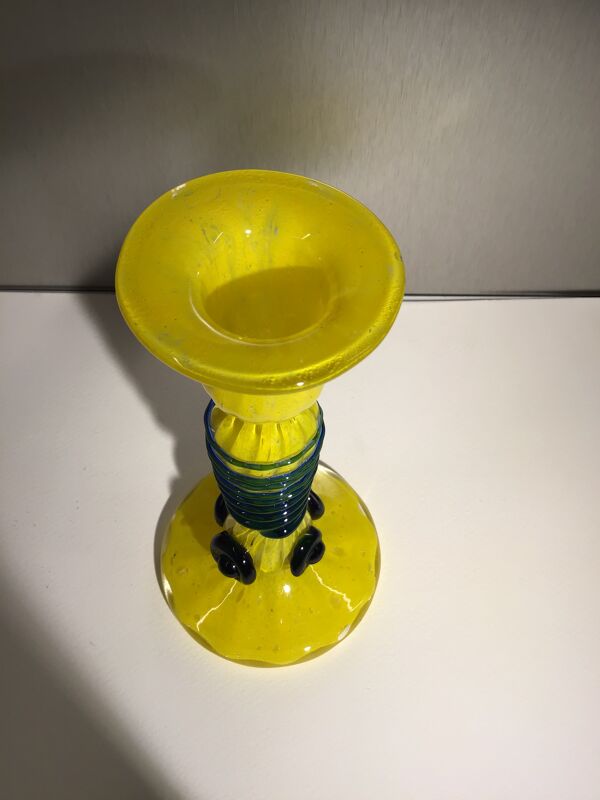 Soliflore jaune torsadé de verre bleu des années 60/70