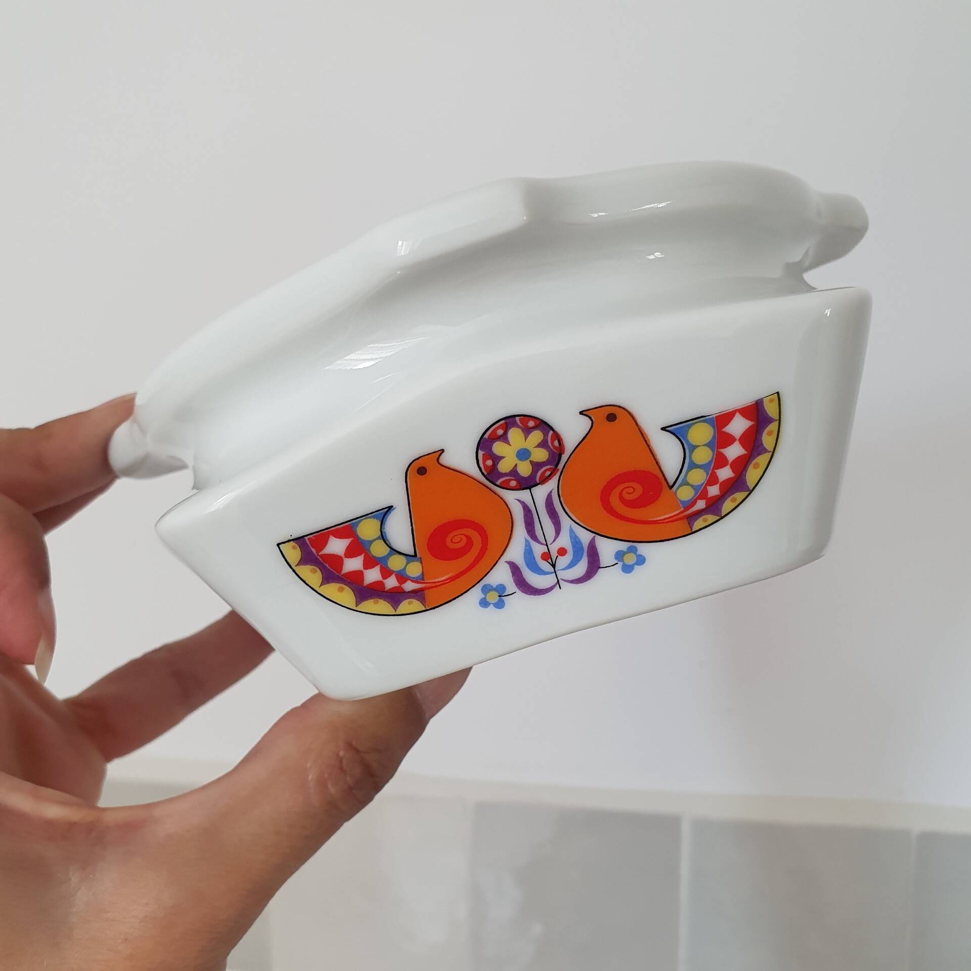 Ceramic ashtray with bird design