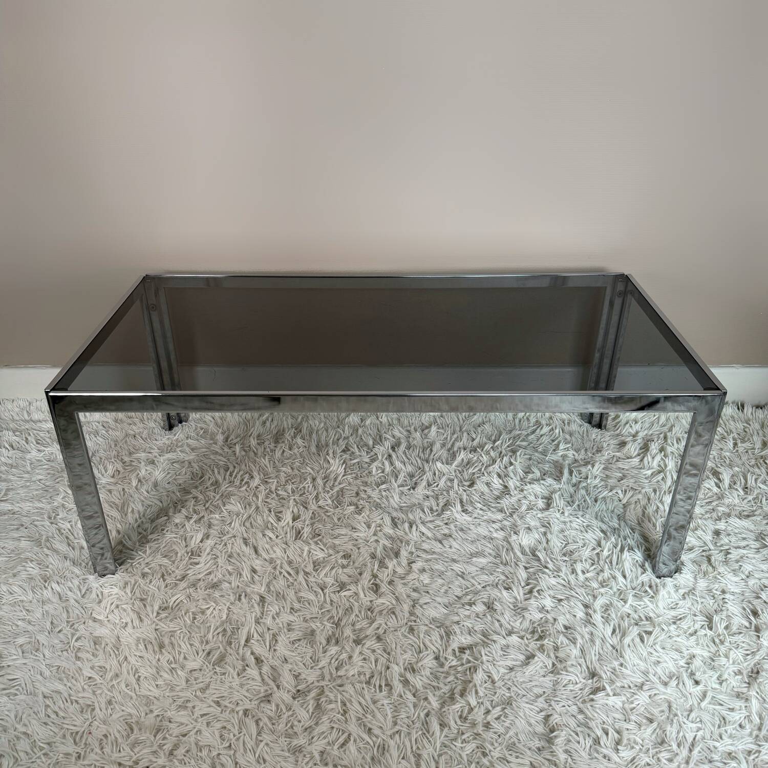 Table basse chromée et verre fumé années 70