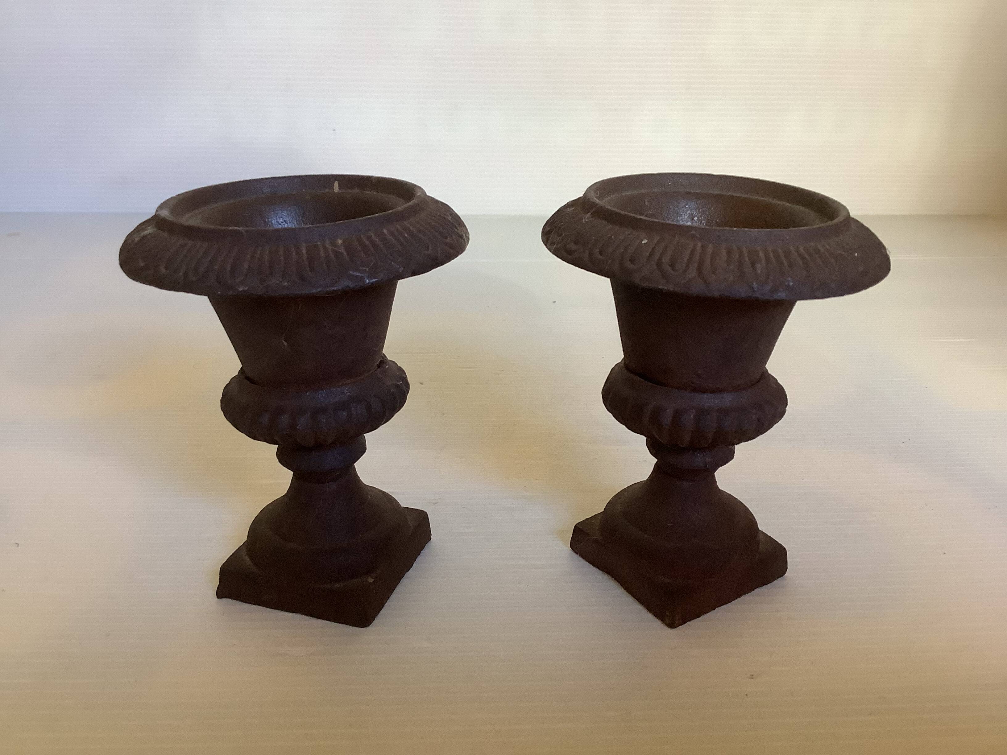 Pair of Médicis vase candlesticks in cast iron