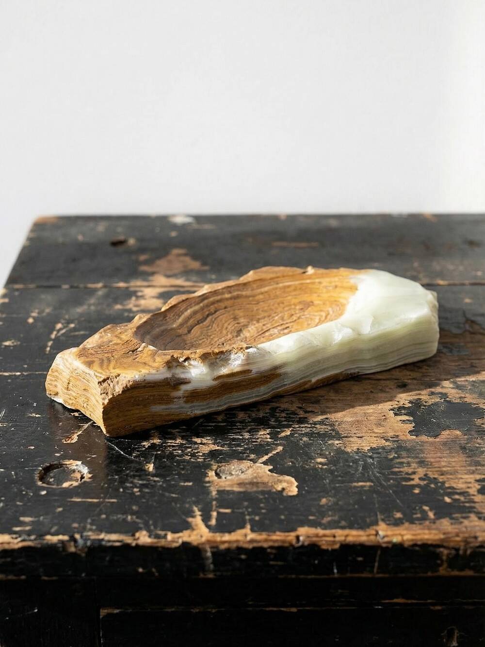 Brutalist vintage green onyx ashtray, 1950s-70s, Italy.
