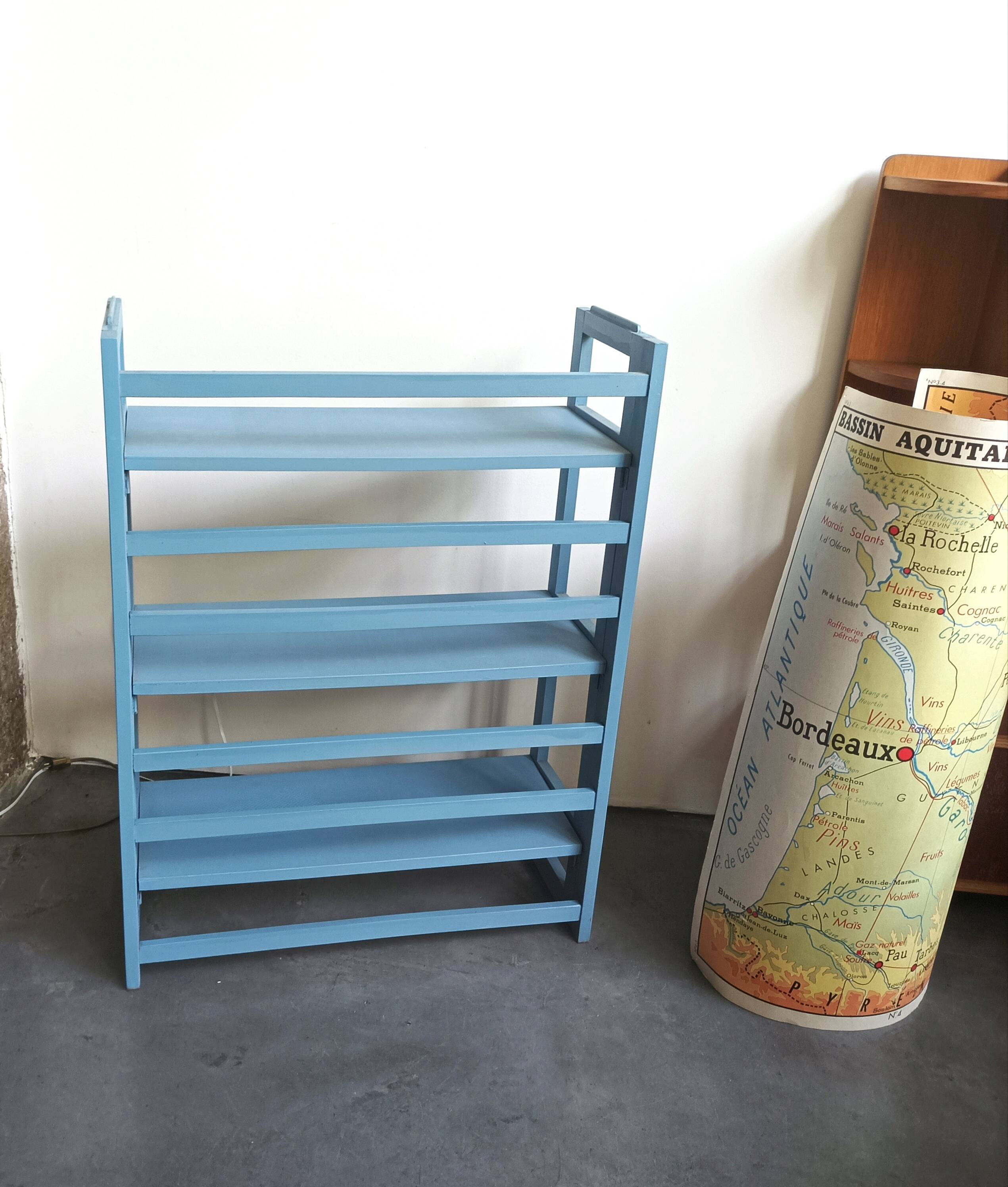 Folding bookseller's bookcase shelf