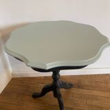 Pedestal table