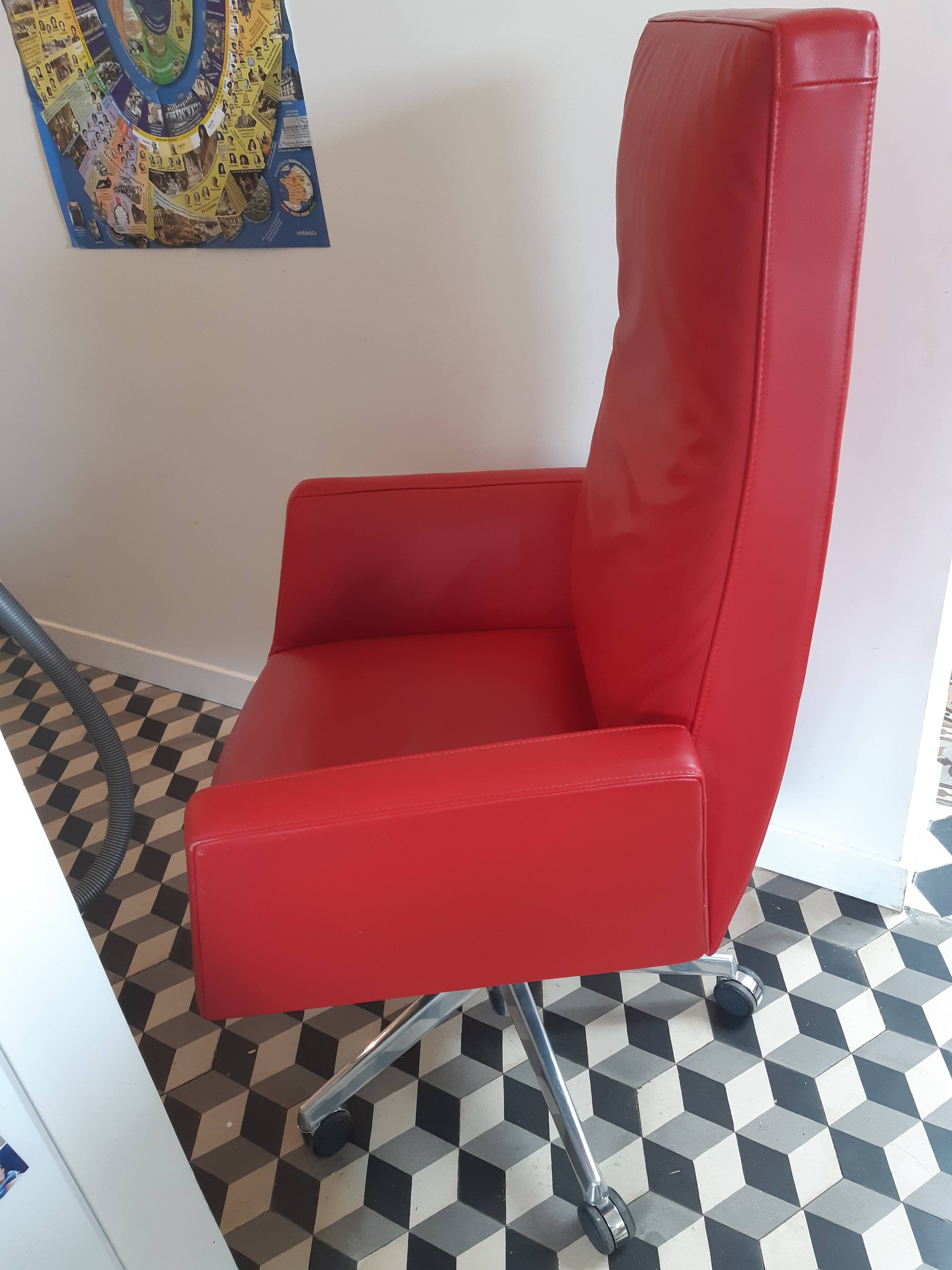 Poltrona Frau Chancellor President red office chair with wheels